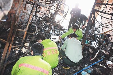 上海商学院一宿舍失火 4女生跳楼逃生遇难