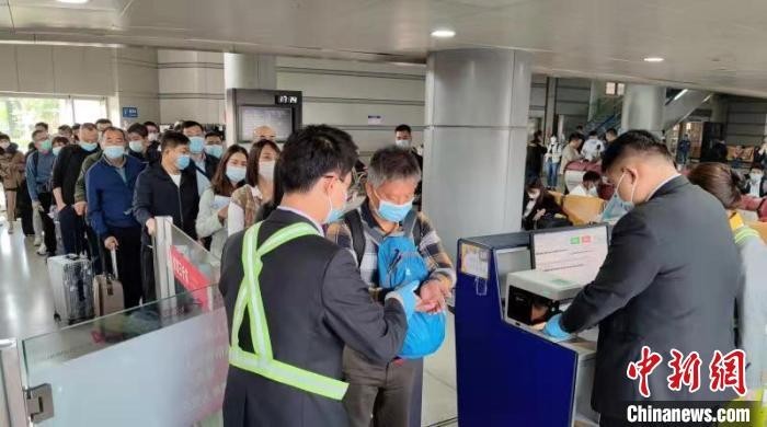 “太原机场五一假期运营92条客运航线 部分线路机票有折扣