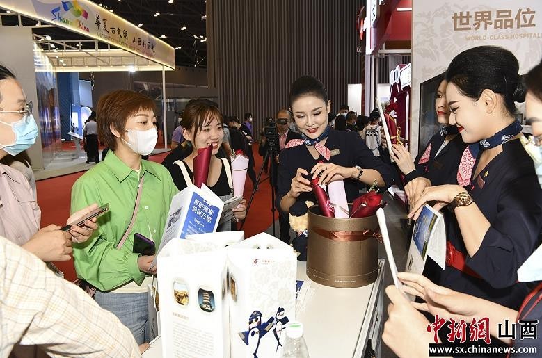 “东方航空参展第十二届中国中部投资贸易博览会