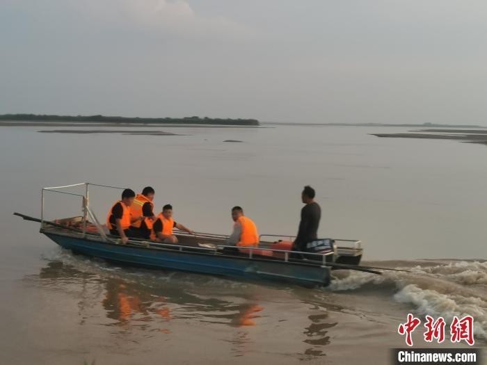 “山西永济黄河滩6名学生落水失踪