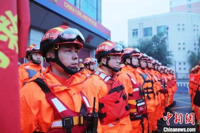 “山西262名消防指战员紧急驰援河南洛阳