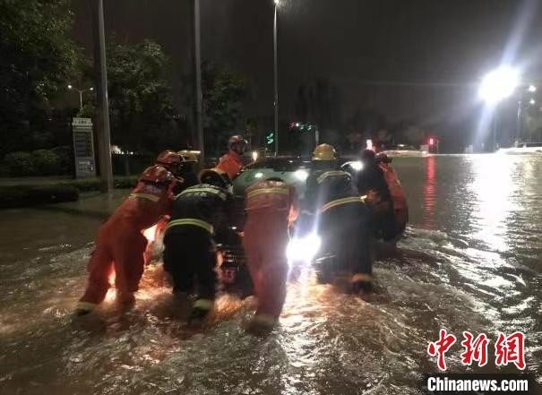 “山西基层消防站3天冒雨救援72人：有人被困就毫不犹豫去救