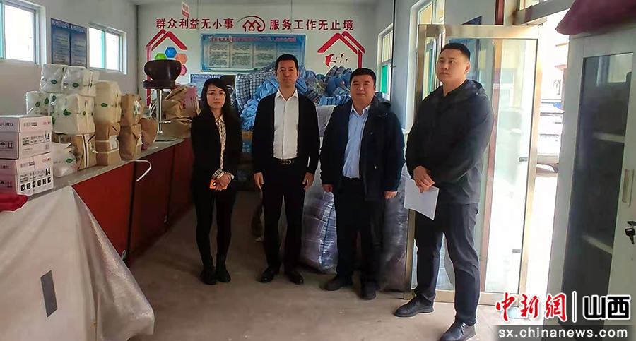 “山西临汾市爱心企业家向受灾群众捐赠防汛救灾物资