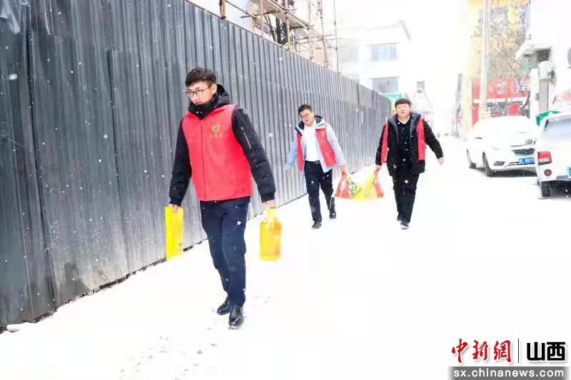 山西蒲县农商银行：雪地里的“那抹红”
