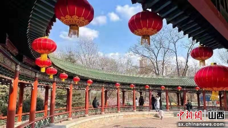“山西太原：春节假期29个公园客流量超111万人次